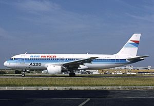 Archivo:Airbus A320-100 Air Inter Gilliand