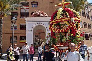 Archivo:Arco mayor de la fiesta de la calle La Cruz