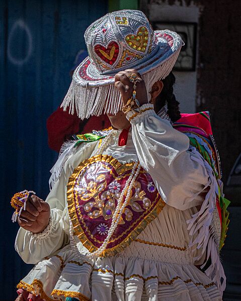 Bailarina de Kullawada en Tiquina
