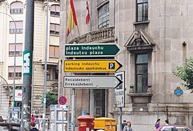 Archivo:Basque road signs in Bilbao