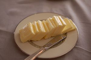 Archivo:Butter with a butter knife