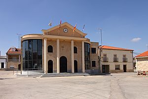 Archivo:Calzada de Valdunciel, Ayuntamiento