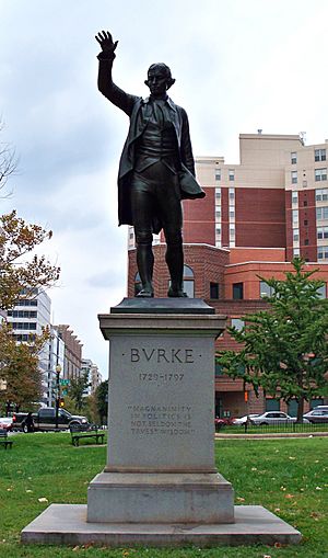Archivo:Edmund Burke statue by Matthew Bisanz