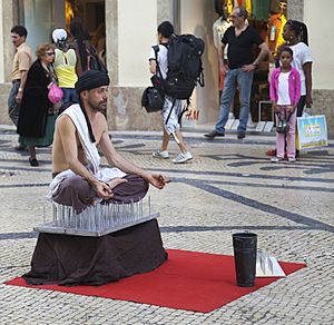 Archivo:Faquir en Rua Augusta, Lisboa, Portugal, 2012-05-12, DD 01