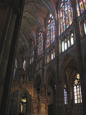 Archivo:Interor de la Catedral de León