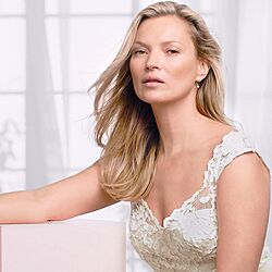 Kate Moss - Decorté advertisement (cropped).jpg