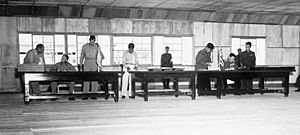 Archivo:Korean War armistice agreement 1953