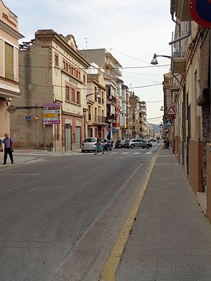 Archivo:La Pobla de Vallbona. Avinguda de Colom 2
