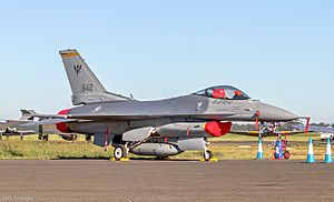 Archivo:Lockheed Martin Fighting Falcon F-16