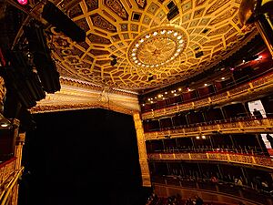 Archivo:Madrid, Teatro María Guerrero (interior)