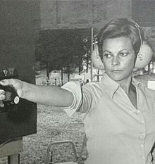 María Luisa Peña Tabernero en una sesión de tiro.jpg