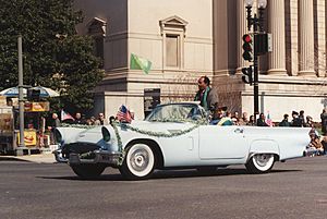 Archivo:Marion Barry at 1998 St Patrick's Day Parade
