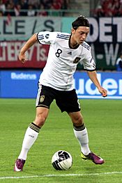 Archivo:Mesut Özil, Germany national football team (04)