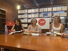 Archivo:Piedad Solans presentación de su libro "La mordaza de Ifigenia" en Madrid en 2022