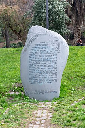 Archivo:Piedra con la carta de Pedro de Valdivia, Santiago 20230815 02