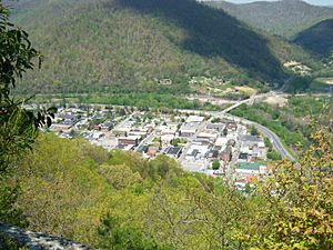 Archivo:Pineville, KY spring