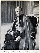 Archivo:Pius XI leaning