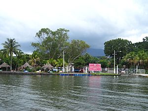 Archivo:Port of Moyogalpa