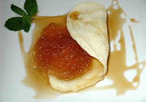 Archivo:Quesillo con dulce de cayote, nueces y miel de caña (Postre típico de Salta)