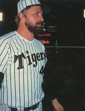 Archivo:Randy Bass With The Hanshin Tigers