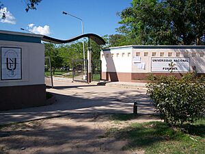 Archivo:Sede de la Universidad Nacional de Formosa