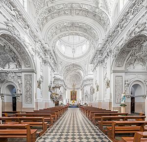 Archivo:St. Peter and St. Paul's Church 1, Vilnius, Lithuania - Diliff