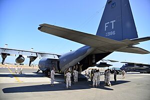 Archivo:US airmen provide tour for Japan Self Defense Forces in Djibouti 131203-F-XA056-108