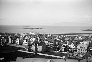 Archivo:View of Reykjavik, Iceland (8488898834)
