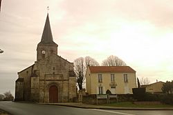 Église Saint-Rémi de Pouillé (2).jpg