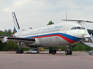 Archivo:Ильюшин Ил-96 0101, Москва - Жуковский (Раменское) RP124