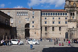 Archivo:2013. Pazo de Xelmírez. Praza do Obradoiro. Santiago de Compostela