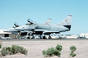Archivo:A-4Fs VFC-13 1993