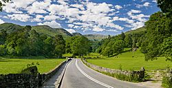 Archivo:A591 road, Lake District - June 2009 Edit 1