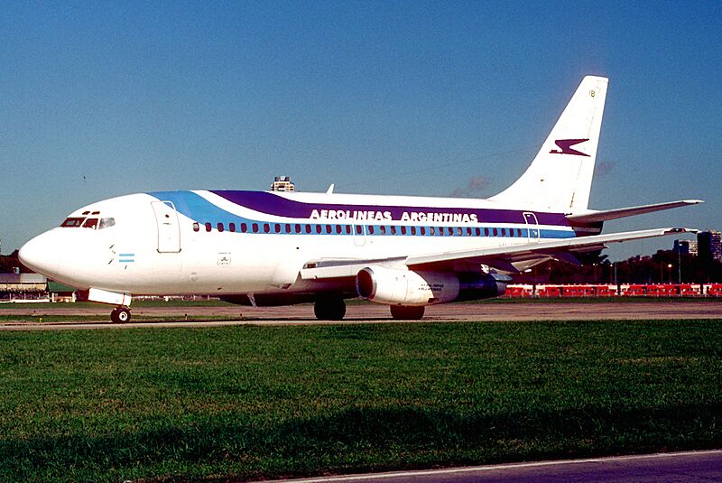 Aerolíneas Argentinas Boeing 737-2P6; LV-YIB@AEP, May 2000 (5423947611)