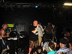 Archivo:Bad Manners
