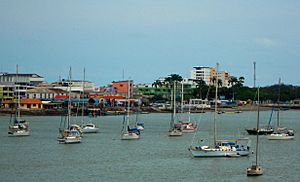 Archivo:Bahía de Caráquez desde el puente