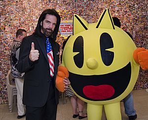 Archivo:Billy Mitchell and Pac-Man