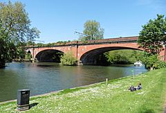 Brunel's railway bridge at Maidenhead from the Thames Path National Trail, geograph 5893373 by Dave Kelly.jpg