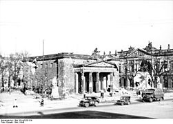 Bundesarchiv Bild 183-M1205-329, Berlin, die Neue Wache