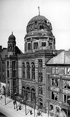 Bundesarchiv Bild 183-S78682, Berlin, Oranienburger Straße, Synagoge, Ruine