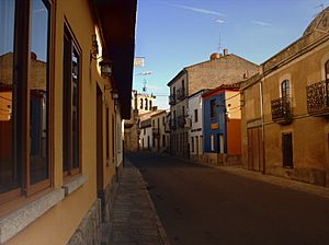 Archivo:Calle de los bares (elcordon.es) - panoramio