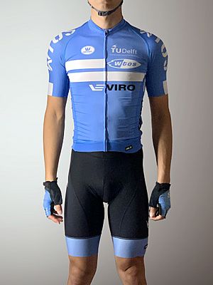 Archivo:Cycling kit full body alt 3 (cropped)