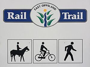 Archivo:East-Gippsland-Rail-Trail-Sign-2,-near-Bruthen,-30.08.2008