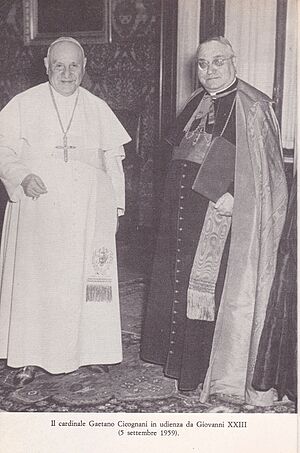 Archivo:El cardenal Gaetano Cicognani en audiencia con Juan XXIII (5 de septiembre de 1959)