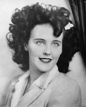 Elizabeth Short photo from police bulletin.jpg