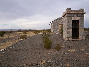 Archivo:Estación Tucunuco del FFCC Belgrano, en 2008.