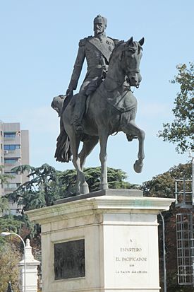 Estatua de Espartero (Madrid) 8.jpg