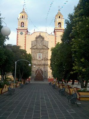 Archivo:Fachada del Ex-Convento Franciscano en Cholula de Rivadabia