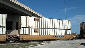 Archivo:Freight train in Jacksonville, FL