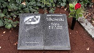 Archivo:Grabstätte von Hans Tilkowski